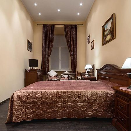 Bed & Breakfast In Downtown Львов Экстерьер фото